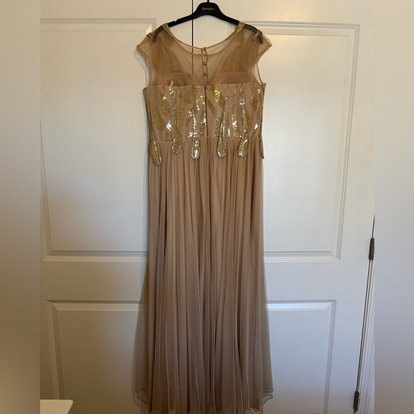 GOLD EVENING GOWN - Picture 4 of 4